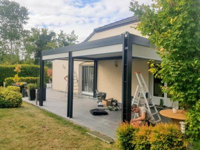 Pergola en cours de montage